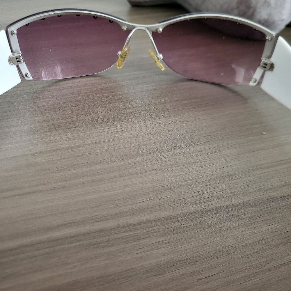 Vintage Guess Studded Pink Lens White Arms Y2K Bratz 00s Sunglasses Wide Wrap - Picture 5 of 13